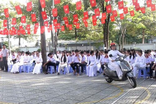 Hơn 2.500 học sinh Lâm Đồng được hướng dẫn kỹ năng tham gia giao thông an toàn