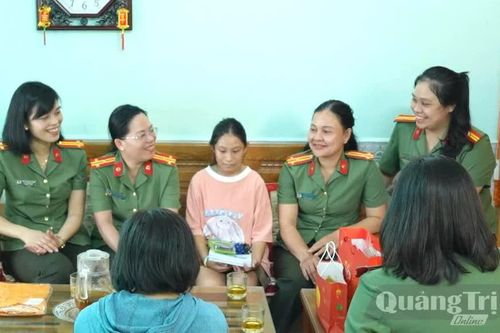 Trao yêu thương, gieo hy vọng