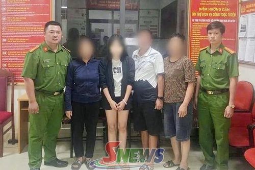 Kịp thời xác minh, đưa cháu gái đi lạc về với gia đình
