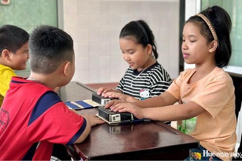Chắp cánh đến trường cho học sinh khiếm thị
