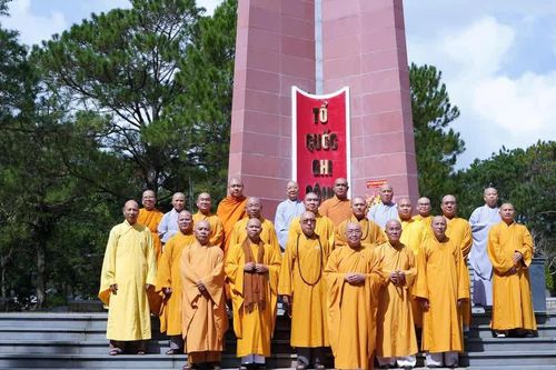 Lâm Đồng: Ban Trị sự GHPGVN tỉnh dâng hương tưởng niệm anh hùng liệt sĩ trước thềm đại hội