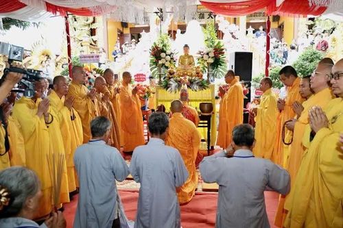 Đắk Lắk: Chùa Linh Thứu trang nghiêm tổ chức lễ rót đồng đúc đại hồng chung