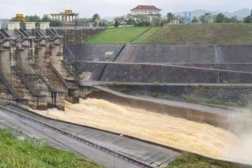 Huế chủ động ứng phó mưa lớn, cảnh giác ngập lụt, lũ quét và sạt lở