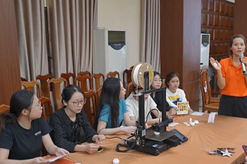 Chạm - Chơi - Hiểu: Khám phá di sản qua trải nghiệm sáng tạo