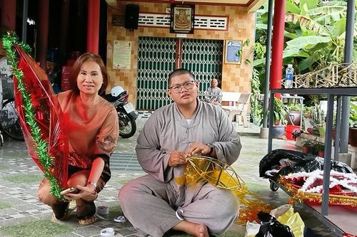 Tấm lòng xa xứ gửi về mùa trăng quê