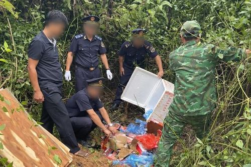 Bắt giữ hơn 800 kg thực phẩm không rõ nguồn gốc tại Lào Cai và Tuyên Quang