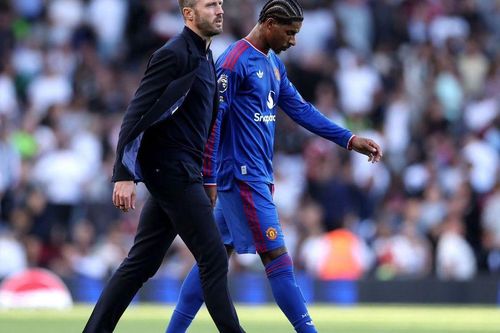 Fulham đánh rơi chiến thắng, Manchester United thoát thua phút cuối