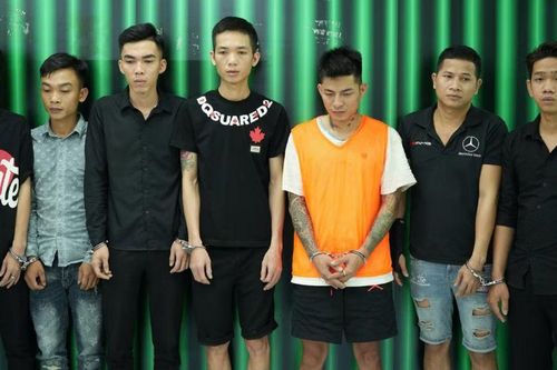 Bắt 7 đối tượng trong vụ lái ô tô lao vào nhóm người trước quán ăn ở TP.HCM