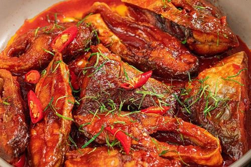 Kho cá mãi vẫn tanh, hóa ra nhiều người sai từ mấy bước này, bảo sao cá không thơm ngon
