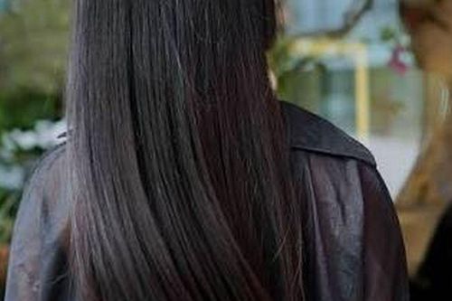 Vì sao phụ nữ hiện đại ngày càng chuộng tóc đen tự nhiên?