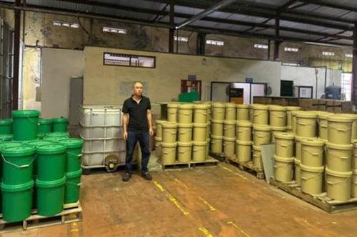 Khởi tố Phó Tổng Giám đốc công ty về hành vi sản xuất, buôn bán dầu nhờn giả