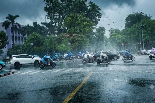 Tp. Huế cảnh báo thời tiết nguy hiểm, người dân cần chủ động đề phòng