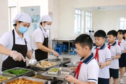 Tuyên Quang: Tăng cường kiểm soát an toàn thực phẩm trong trường học