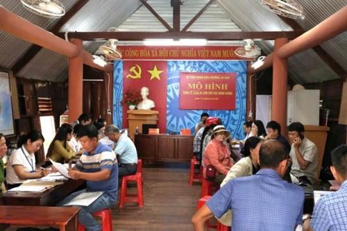 Phường Ea Kao đưa dịch vụ công đến tận buôn M'Duk, phục vụ người dân nhanh, thuận tiện.