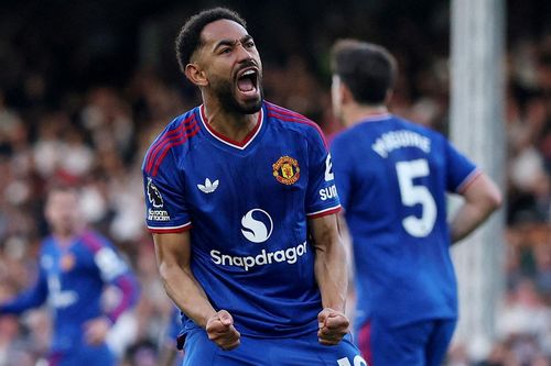 Fulham 1-1 Man Utd: Cunha gỡ hòa phút 89