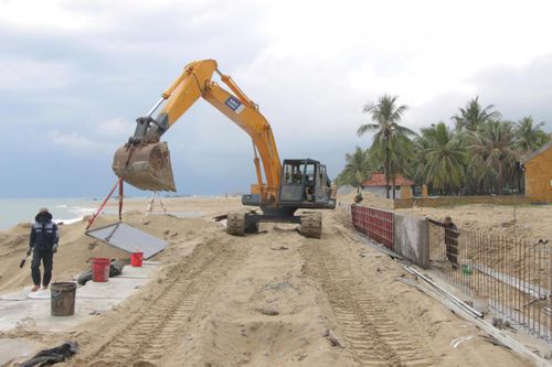 Chạy đua thời gian, tăng tốc dựng bờ kè ngăn xói lở bờ biển đẹp nhất châu Á