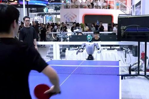 Doanh số bán robot hình người tăng tốc trên toàn cầu