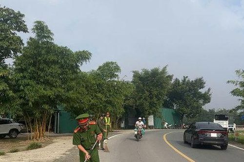 Hát Môn duy trì tuyến đường 'ba nhất'