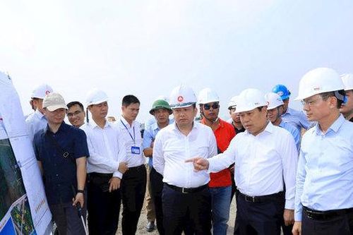 Chủ tịch UBND thành phố Vũ Đại Thắng: Tuyệt đối không để có mặt bằng nhưng nhà thầu triển khai chậm