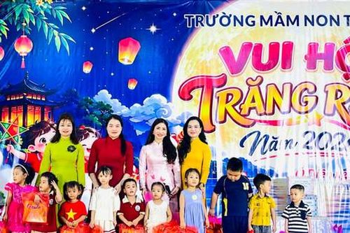 Vầng trăng cho những tuổi thơ cần được chở che