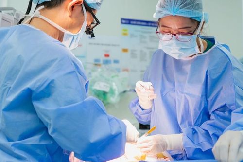 Chóng mặt, huyết áp 2 bên chênh nhau, người đàn ông 70 tuổi đi khám phát hiện hẹp mạch máu nuôi não