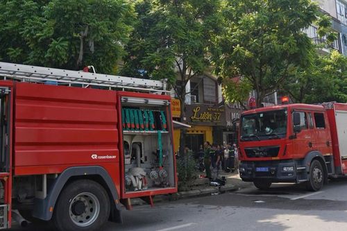 Hà Nội: Cháy nhà trên phố Trần Vỹ, 5 người được cứu thoát kịp thời