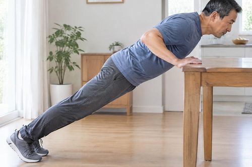 Không chống đẩy kiểu truyền thống, sau tuổi 50 có thể tập theo cách này