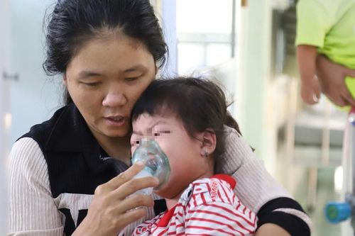 Không khí mờ đục, thời tiết thất thường: Bác sĩ cảnh báo những bệnh trẻ dễ mắc