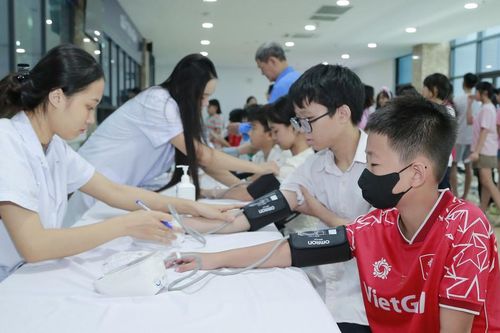 Bộ Y tế: Khám định kỳ, sàng lọc một số bệnh, số hóa dữ liệu sức khoẻ học đường