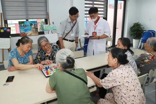 Hà Nội mở rộng chính sách hỗ trợ, tìm lời giải cho bài toán già hóa dân số