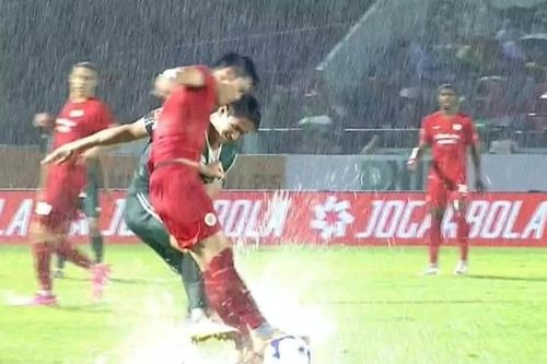 VFF phạt nặng cầu thủ cố ý triệt hạ Đình Bắc