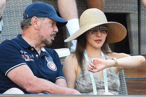 Vợ tỷ phú Larry Ellison gây chú ý