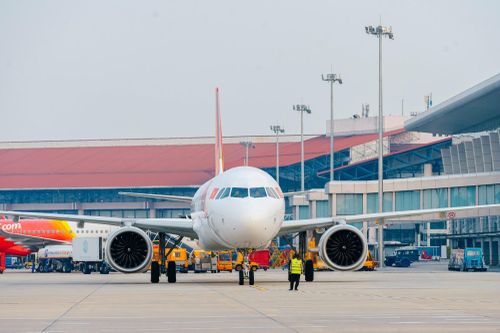Hãng bay trẻ nhất Việt Nam chạm mốc 20 máy bay