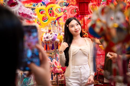 Phố Hàng Mã đông nghịt
