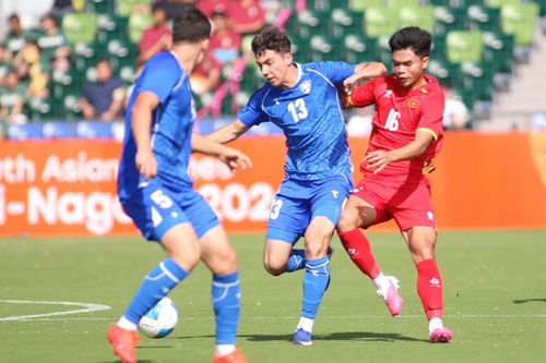 U23 Việt Nam 0-2 Uzbekistan: Cao Văn Bình bất lực
