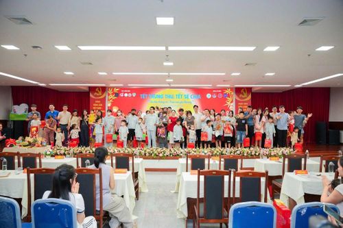 3.500 bánh Trung thu gửi tới trẻ em vùng khó và bệnh nhi