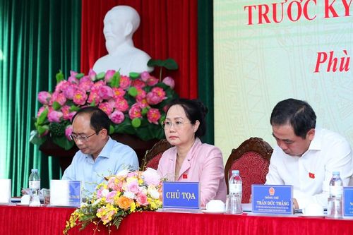 Bộ trưởng Lâm Thị Phương Thanh tiếp xúc cử tri tại xã Phù Đổng