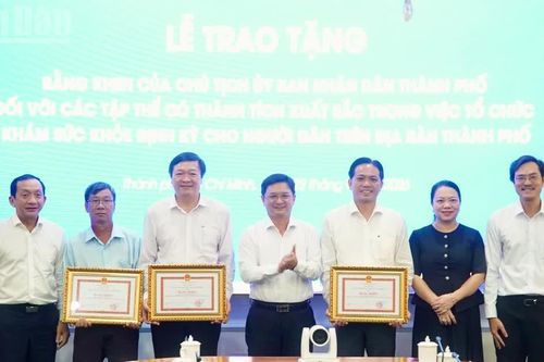 Khen thưởng các địa phương dẫn đầu khám sức khỏe người dân tại Thành phố Hồ Chí Minh