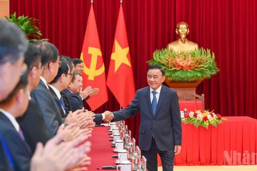 Thường trực Ban Bí thư Trần Cẩm Tú tiếp Đoàn cán bộ cấp cao Đảng Nhân dân Cách mạng Lào