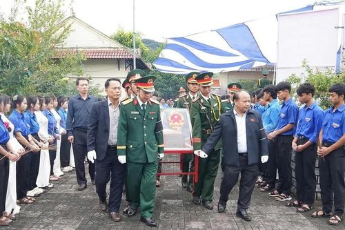 Quảng Ngãi: Truy điệu, an táng hài cốt liệt sĩ A Ngõa