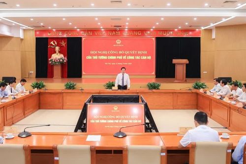 Bộ trưởng Xây dựng trao quyết định bổ nhiệm tân Thứ trưởng Lê Hồng Vinh