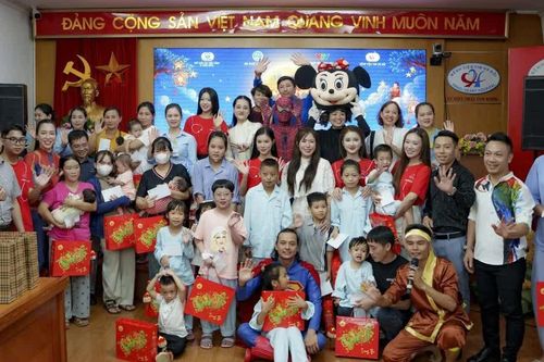 Các Hoa hậu, Á hậu sẻ chia yêu thương với trẻ em mắc bệnh tim dịp Trung thu