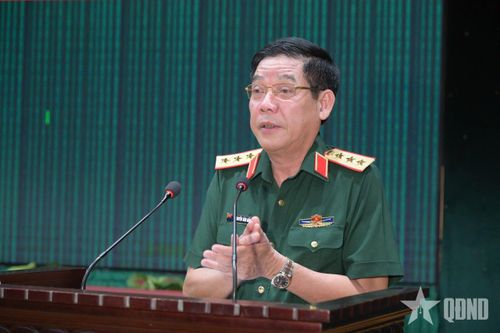 Thượng tướng Nguyễn Văn Gấu dự, phát biểu chỉ đạo lớp tập huấn nghiệp vụ công tác dân số, gia đình và trẻ em toàn quân