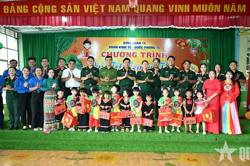 Đoàn Kinh tế - Quốc phòng 74 trao hơn 3.450 suất quà Trung thu tặng trẻ em vùng khó khăn