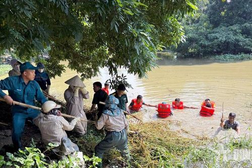 Quân dân Thanh Hóa nỗ lực dọn dẹp sau mưa lũ