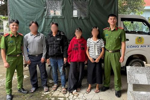 Kịp thời ngăn 2 bé gái đi làm 'việc nhẹ lương cao'