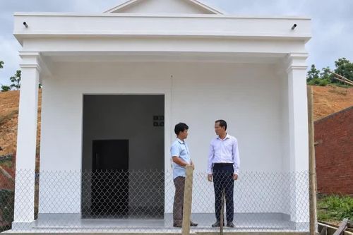Quảng Ngãi: Người dân vùng sạt lở khẩn trương dựng nhà mới ở khu tái định cư