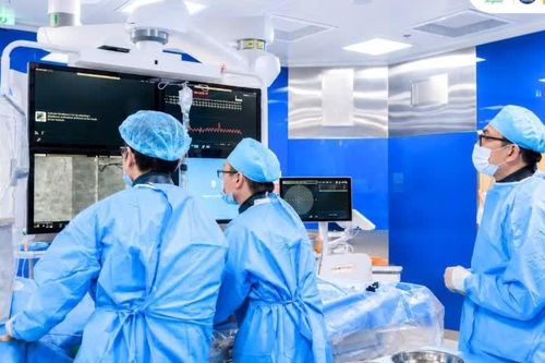 Đau ngực trở lại sau đặt 5 stent, phát hiện 2 vị trí mạch vành hẹp trên 95%