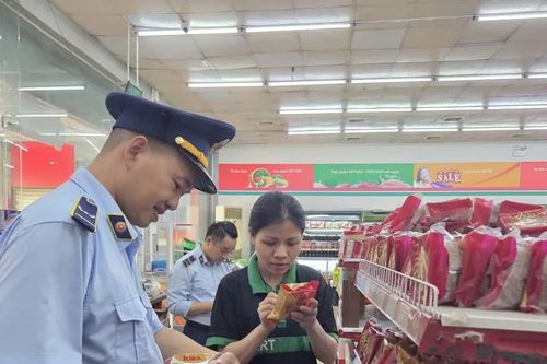 Kiểm soát mặt hàng Tết Trung thu, ngăn hàng lậu 'tuồn' ra thị trường
