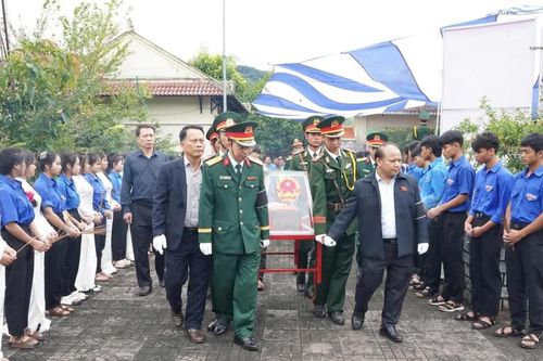 Tổ chức lễ truy điệu và an táng hài cốt liệt sĩ A Ngõa sau 46 năm hy sinh